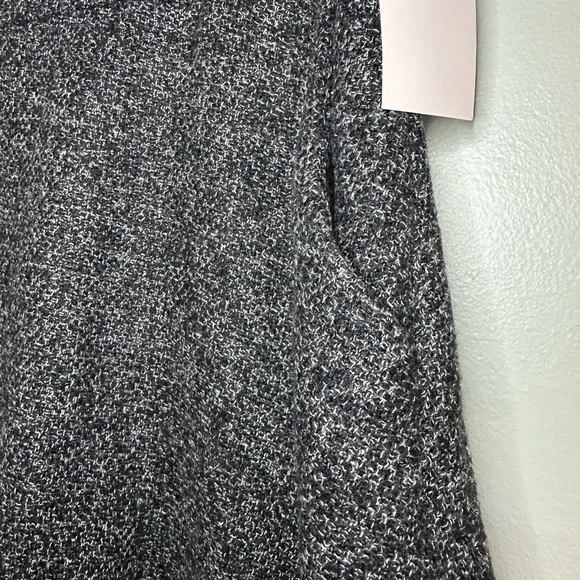 Elegant Gray Women's Skirt - Picture 3 of 7